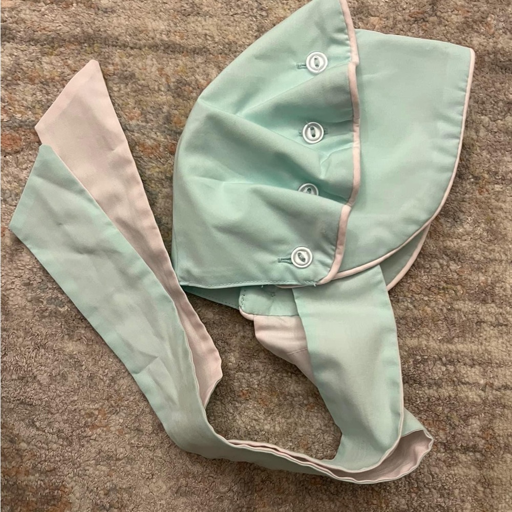 XS mint bonnet 
$50 
VGUC